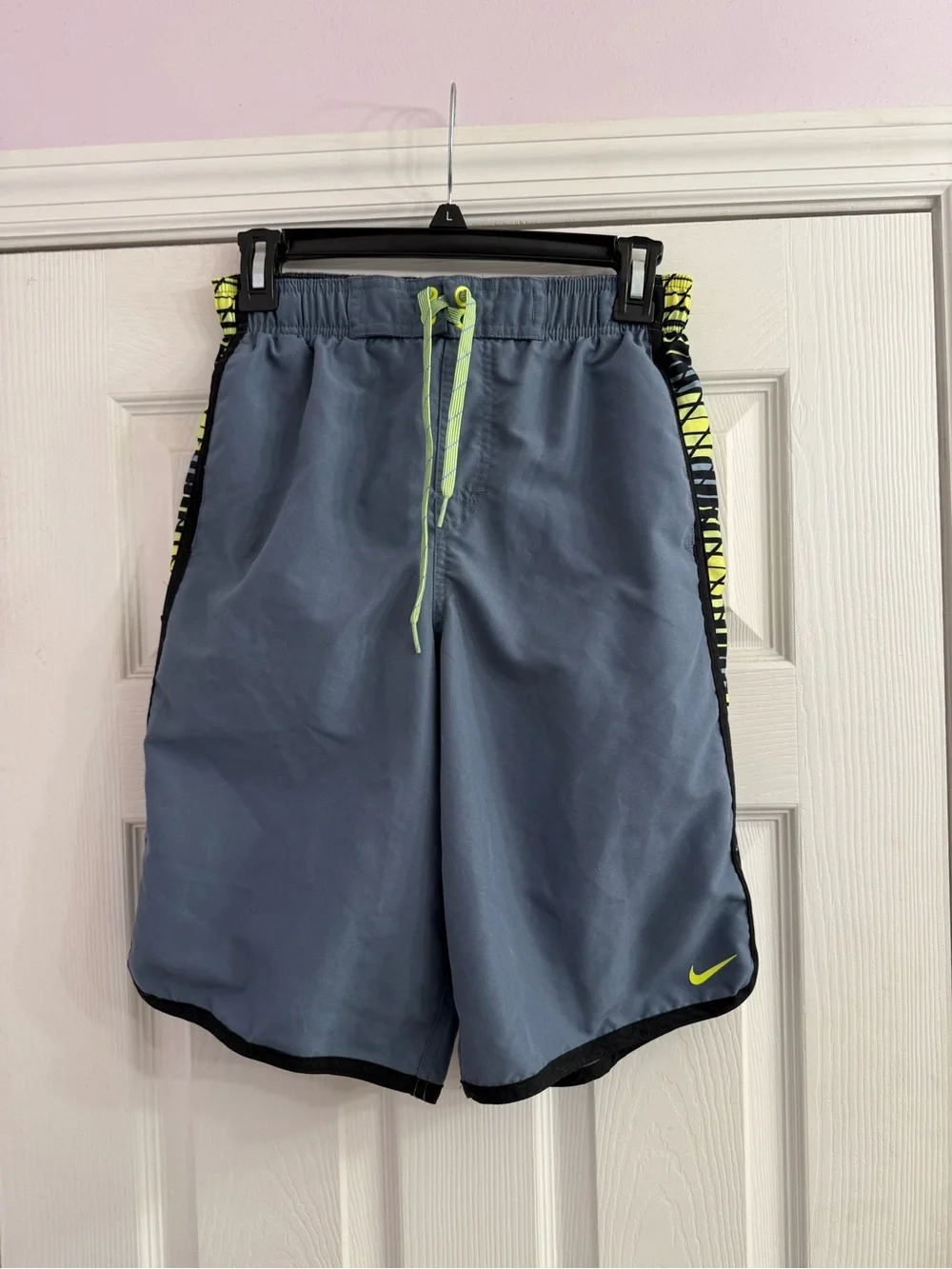 Nike Boys Gray Swimming Trunks Swimsuit Drawstring Size Small